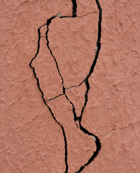  Foundation Repair Contractors in Central Islip, NY - An Up-Close Shot of a Foundation Crack<br />
