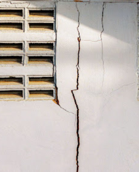 Foundation Repair Contractors in Astoria, NY - A Closeup Picture of Foundation Cracks<br />
