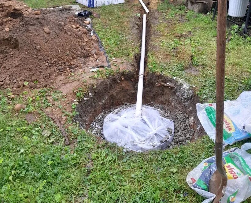 d61bfa39-506f-4b00-9203-c2d56b8081d5 French Drain Contractors in Long Island, Brooklyn, Queens, & Bronx, NY. - A Picture of a French Drain Being Installed by Zavza Seal