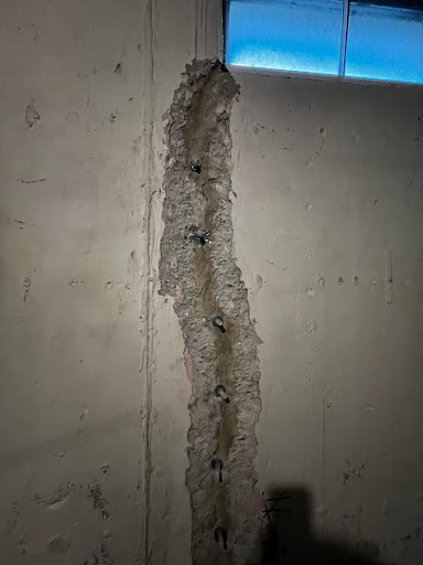 Foundation crack in the wall