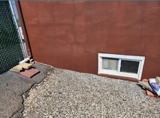 Visible cracks in the floor can be seen, which become the source of water intrusion in the property.