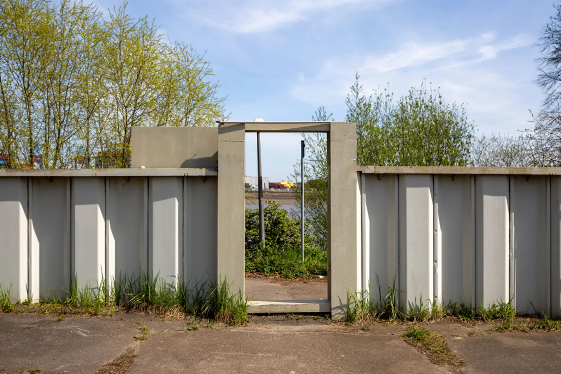 Integrating Sheet Pile Seawalls with Drainage & Pump Systems - A Steel Sheet Pile Wall Around a Property