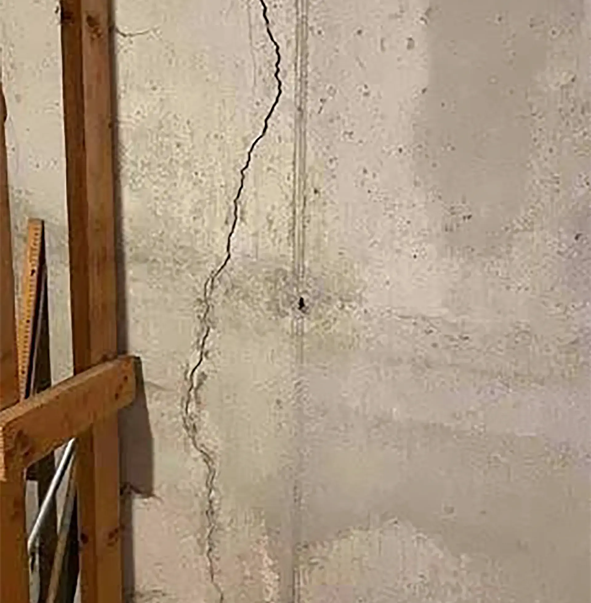 A vertical structural foundation crack in a home in Brooklyn, NY